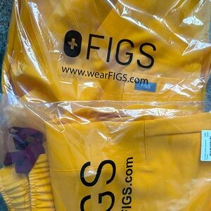 FIGS men’s XS set emergency yellow